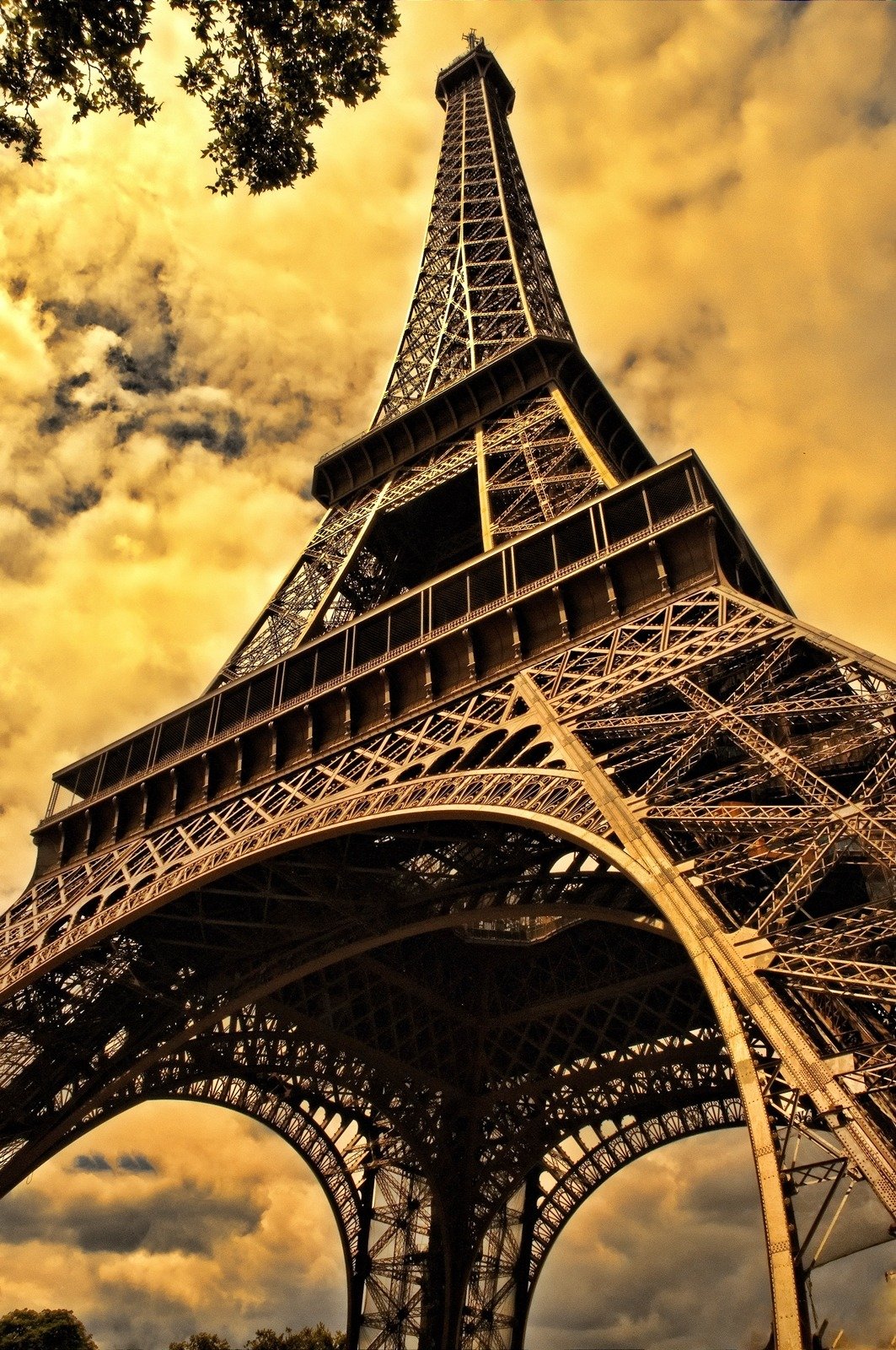 Tour Eiffel à Paris - How learning French can help you travel more?